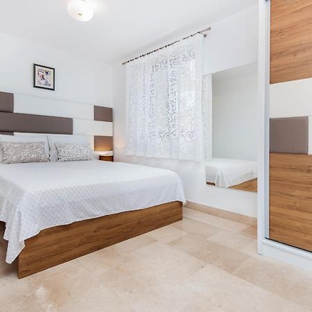 Guesthouse Santin Ровинь Экстерьер фото