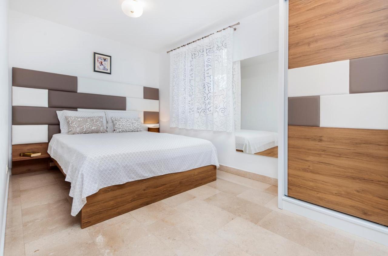 Guesthouse Santin Ровинь Экстерьер фото