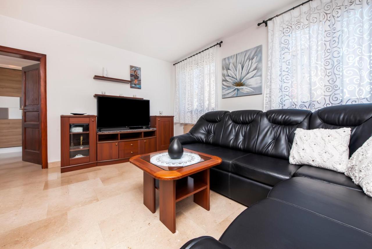 Guesthouse Santin Ровинь Экстерьер фото